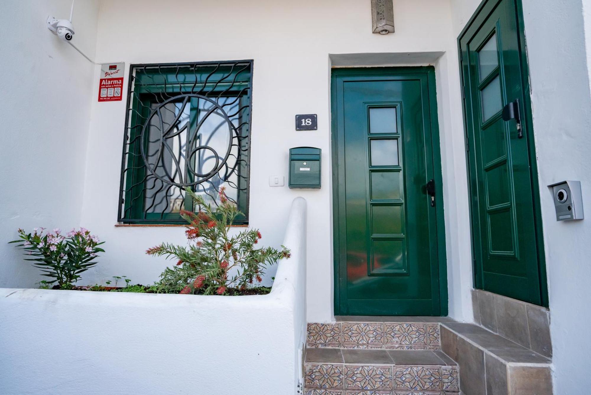 Casa Julio - Alcala Complete Coastal Retreat - Entire Apartment - 3 Min Walk From The Ocean - Shared Entrance With Host Kültér fotó
